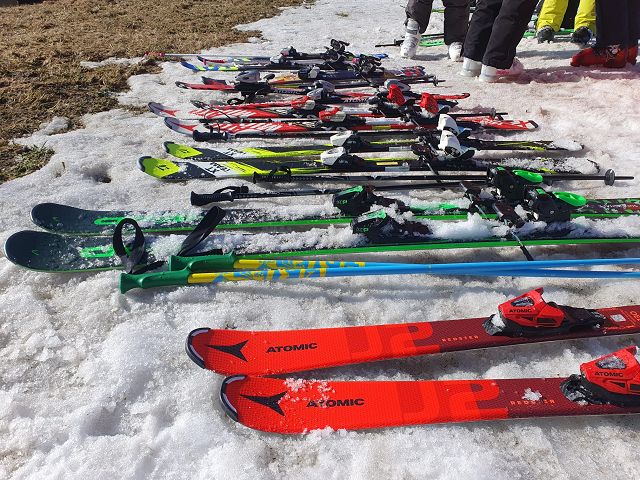 Skitag 1. Klassen auf der Simonhöhe