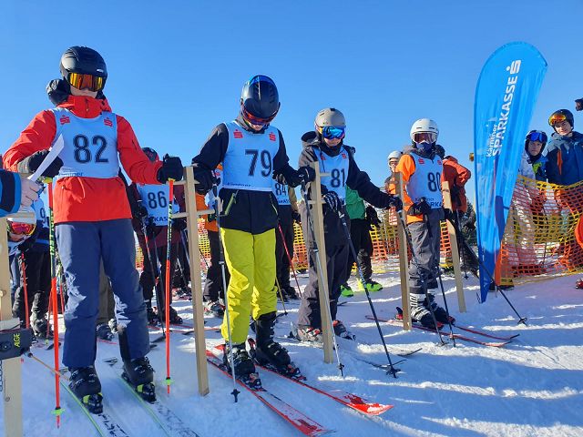 Erfolgreiche Boarder- und Skicrossteilnehmer*Innen 